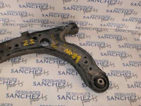 BRAZO SUSPENSION INFERIOR DELANTERO DERECHO RENAULT KANGOO (F/KC0) *