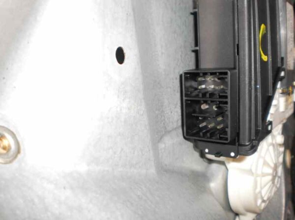MOTOR ELEVALUNAS TRASERO IZQUIERDO SEAT CORDOBA BERLINA (6L2) 1.4 16V - Imagen 2