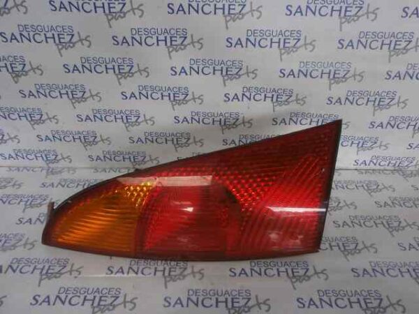 PILOTO TRASERO IZQUIERDO FORD FOCUS BERLINA (CAK) 1.6 16V CAT - Imagen 2