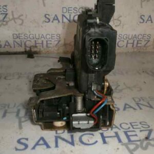 CERRADURA PUERTA DELANTERA DERECHA VOLKSWAGEN PASSAT BERLINA (3B2) *