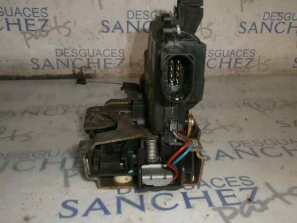 CERRADURA PUERTA DELANTERA DERECHA VOLKSWAGEN PASSAT BERLINA (3B2) *