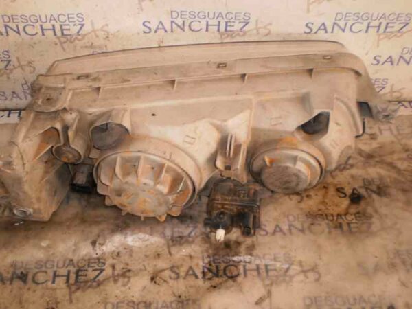 FARO DERECHO HYUNDAI H 1 2.5 Turbodiesel