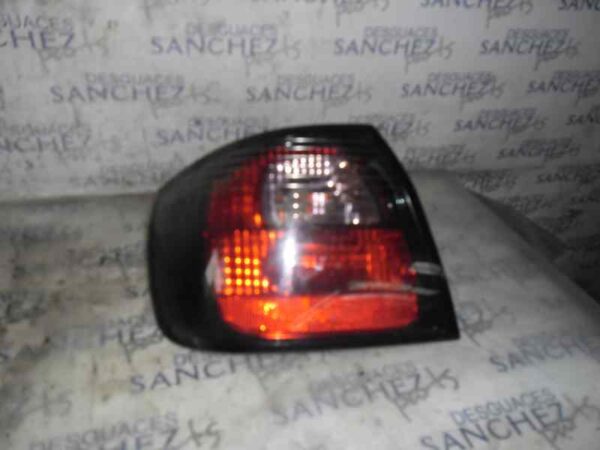 PILOTO TRASERO IZQUIERDO NISSAN PRIMERA BERLINA (P11) 2.0 16V CAT