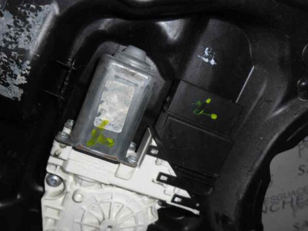 MOTOR ELEVALUNAS TRASERO IZQUIERDO VOLKSWAGEN TIGUAN (5N2) 2.0 TDI