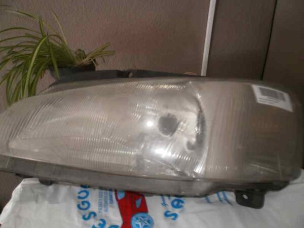 FARO IZQUIERDO PEUGEOT 106 (S2) 1.4