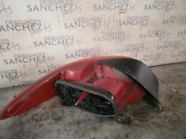 PILOTO TRASERO DERECHO PEUGEOT 206 CC 2.0 16V CAT - Imagen 2