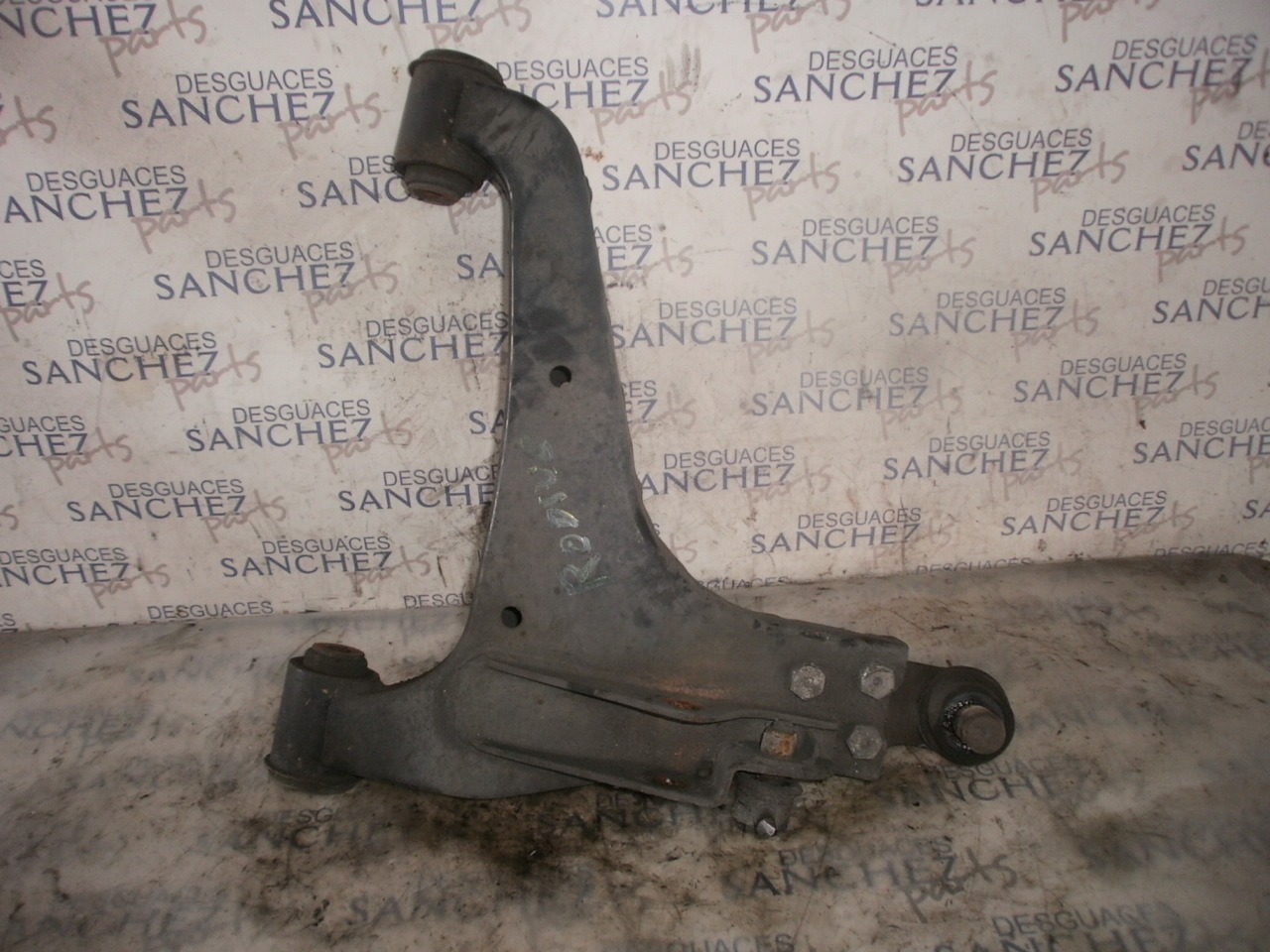 BRAZO SUSPENSION INFERIOR DELANTERO DERECHO SSANGYONG RODIUS 2.7 Turbodiesel CAT