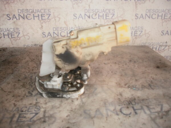 CERRADURA PUERTA TRASERA DERECHA TOYOTA YARIS (KSP9/SCP9/NLP9) 1.4 Turbodiesel CAT