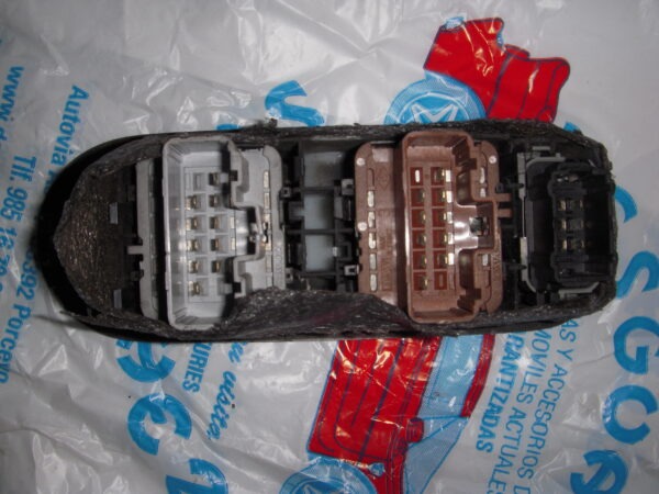 MANDO ELEVALUNAS CUATRO PUERTAS RENAULT MEGANE II BERLINA 5P 1.9 dCi Diesel - Imagen 2