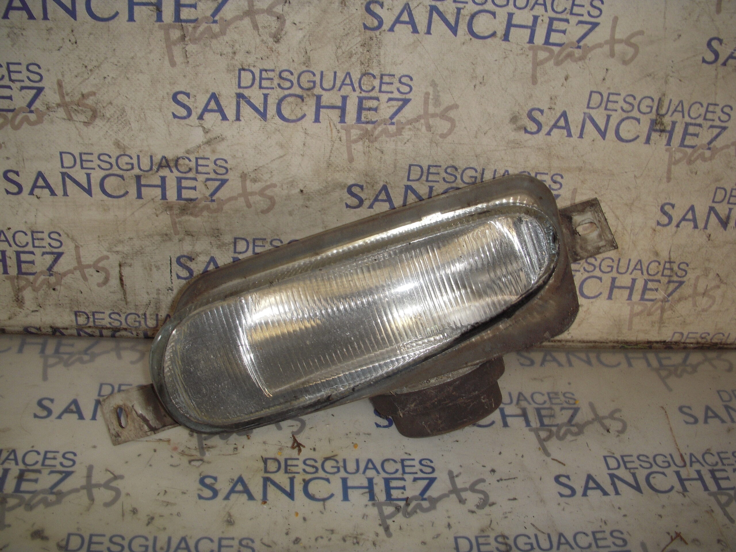 FARO ANTINIEBLA IZQUIERDO FORD ESCORT BERL./TURNIER 1.8 16V CAT