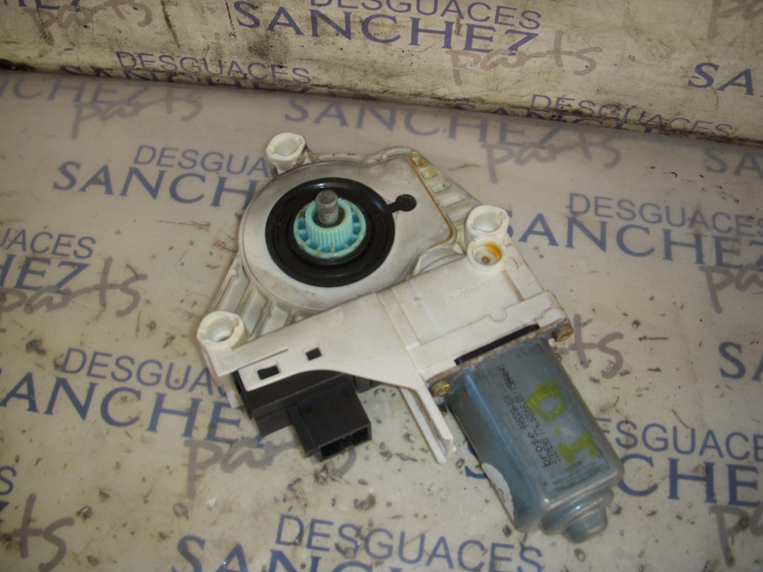 MOTOR ELEVALUNAS DELANTERO IZQUIERDO VOLKSWAGEN PASSAT BERLINA (3C2) 2.0 TDI