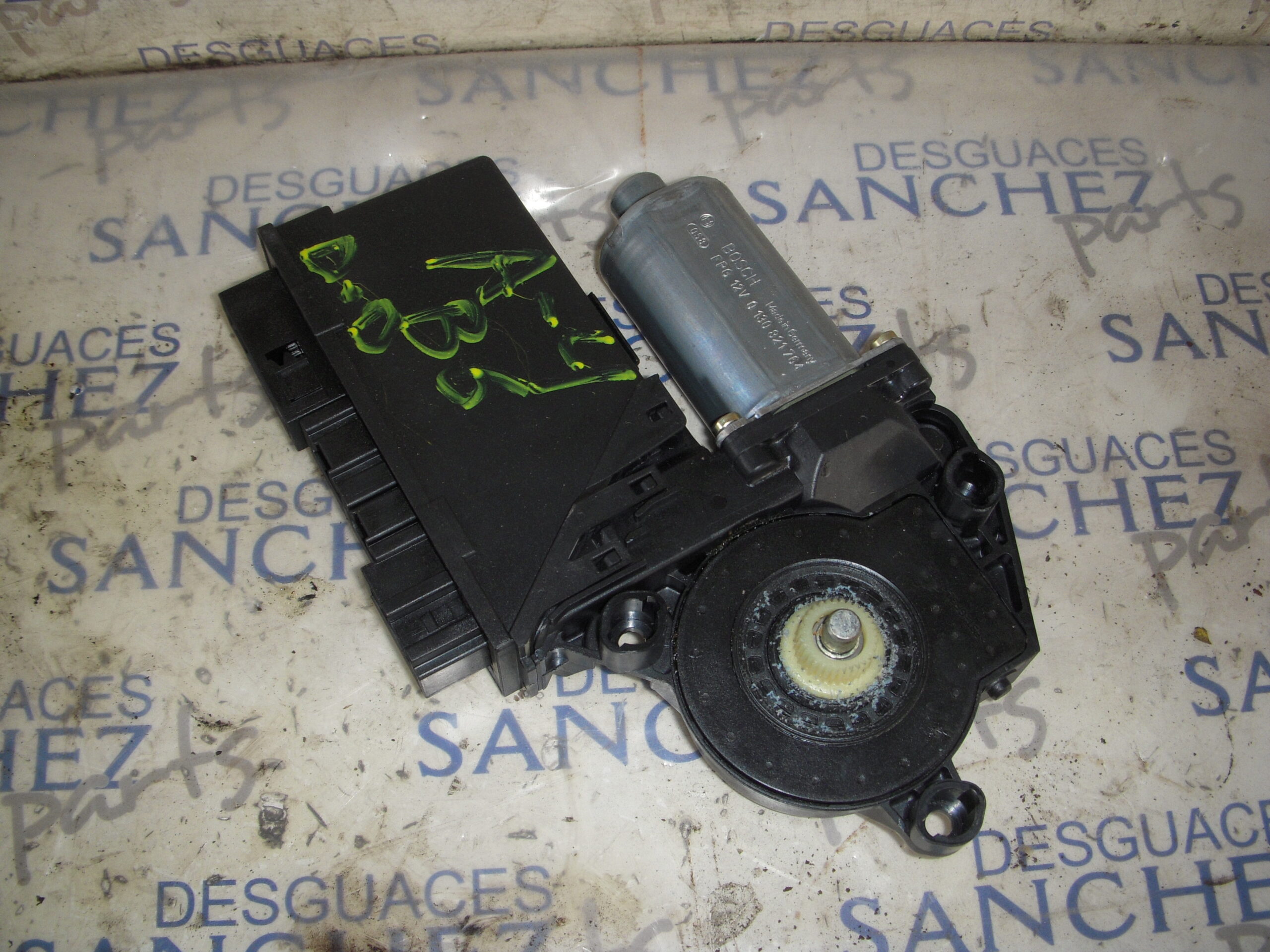MOTOR ELEVALUNAS DELANTERO DERECHO AUDI A4 BERLINA (8E) 2.5 V6 24V TDI