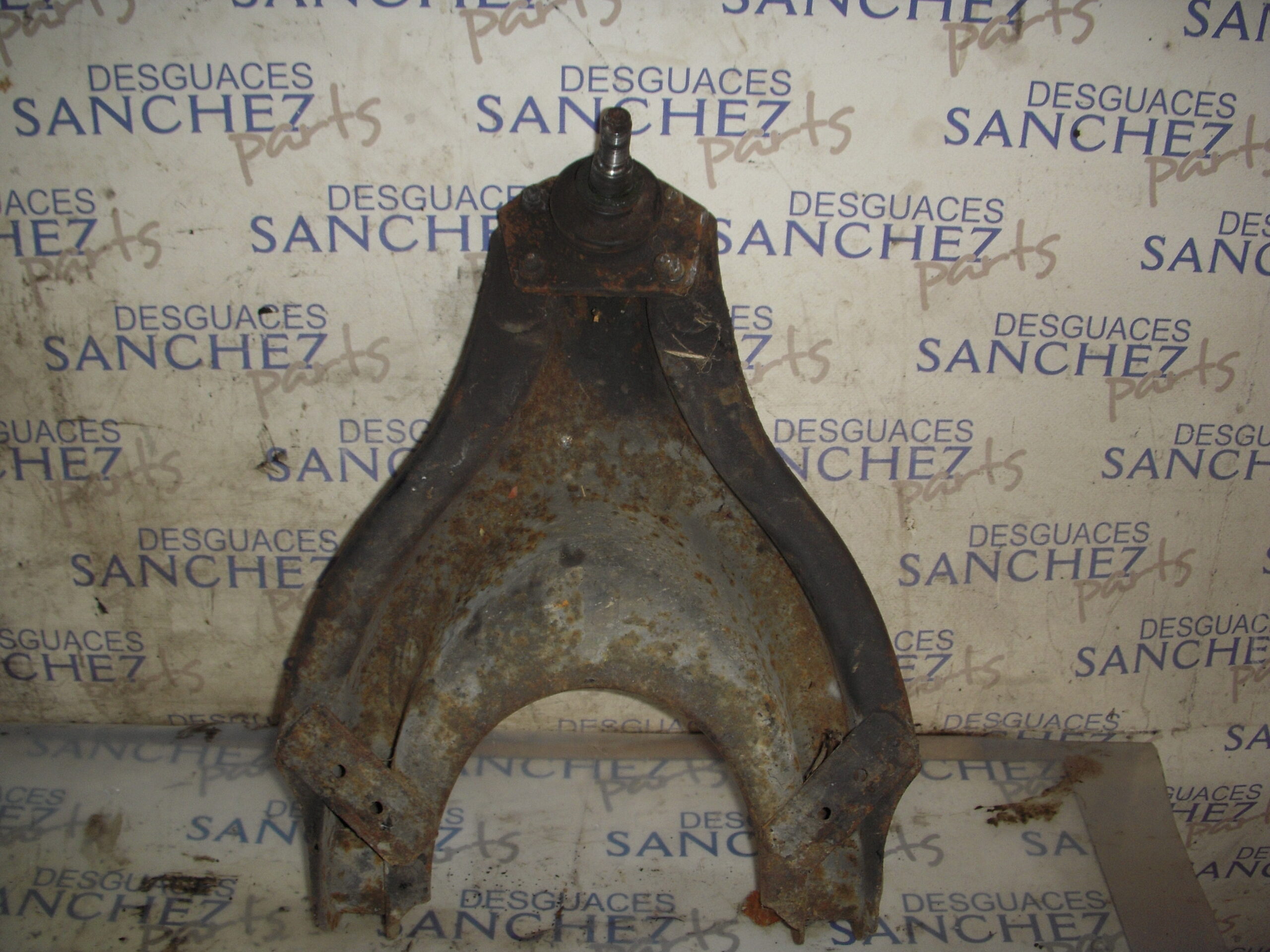 BRAZO SUSPENSION INFERIOR DELANTERO IZQUIERDO RENAULT 12 TS