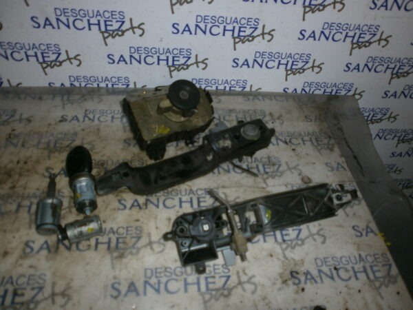MANETA EXTERIOR DELANTERA IZQUIERDA FORD FOCUS BERLINA (CAK) 1.8 TDDI Turbodiesel CAT