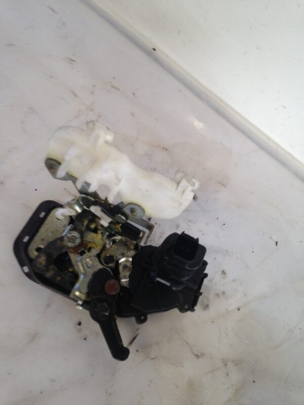 CERRADURA PUERTA DELANTERA IZQUIERDA KIA CERATO 1.6 CAT