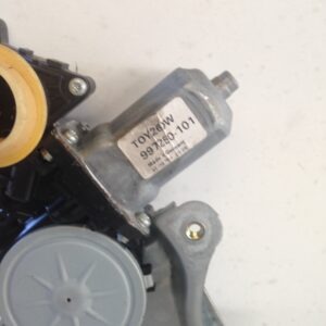MOTOR ELEVALUNAS DELANTERO DERECHO TOYOTA COROLLA VERSO (R1) 2.2 D-CAT