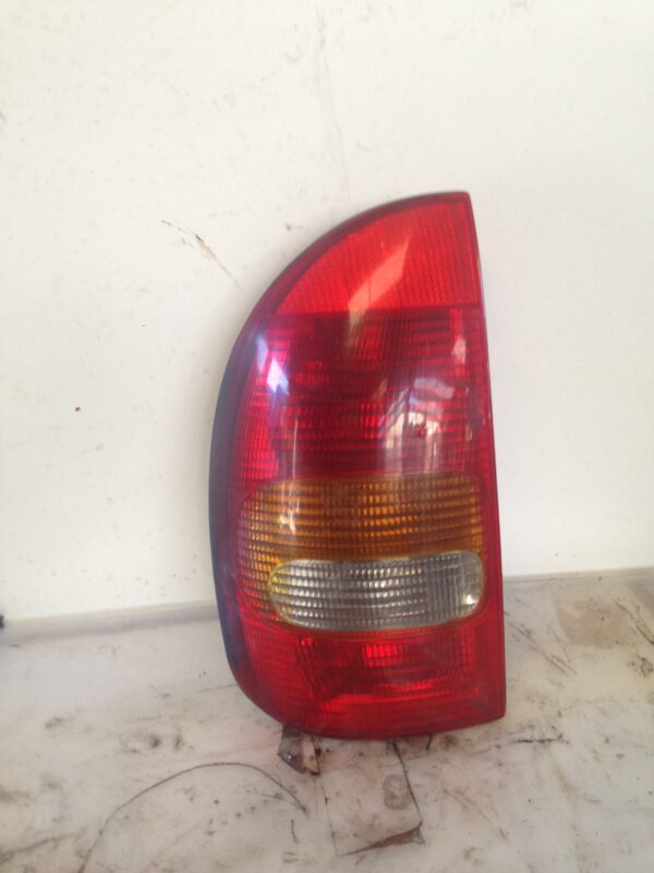 PILOTO TRASERO IZQUIERDO OPEL CORSA B 1.5 Diesel
