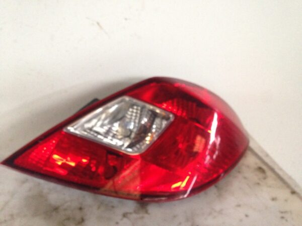 PILOTO TRASERO DERECHO OPEL CORSA D 1.3 16V CDTI