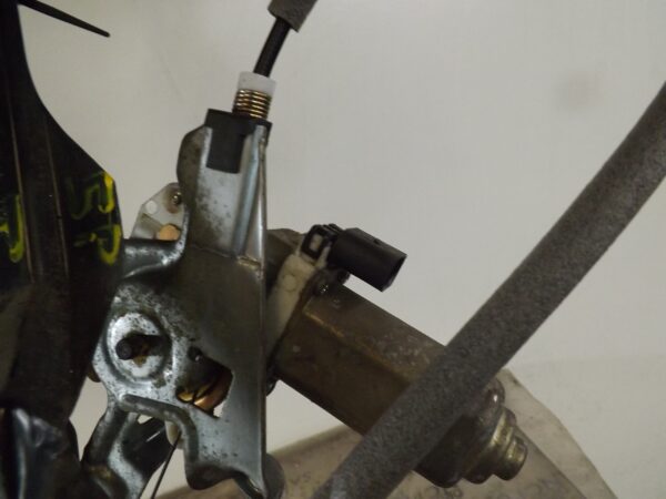 MOTOR ELEVALUNAS DELANTERO IZQUIERDO FORD FOCUS BERLINA (CAK) 1.8 TDDI Turbodiesel CAT - Imagen 2