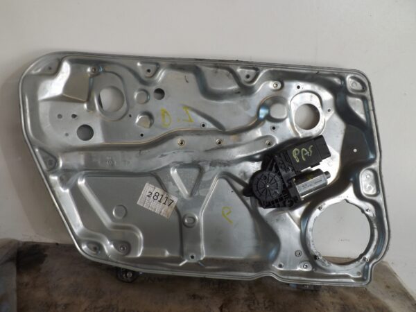 MOTOR ELEVALUNAS DELANTERO IZQUIERDO VOLKSWAGEN PASSAT BERLINA (3B3) 1.9 TDI - Imagen 2