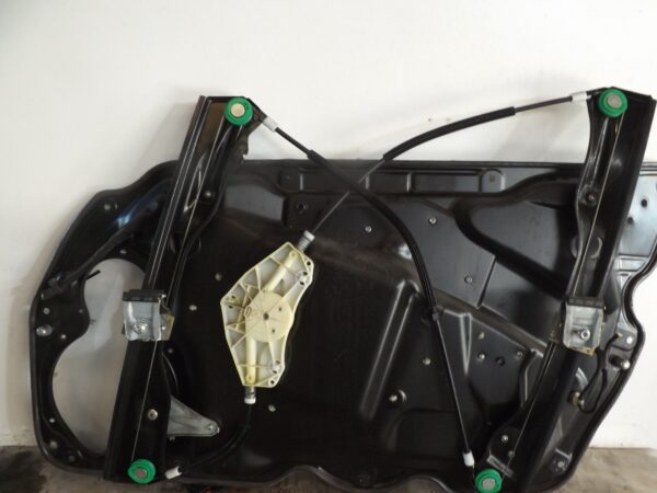 MOTOR ELEVALUNAS DELANTERO IZQUIERDO VOLKSWAGEN PASSAT BERLINA (3C2) 2.0 TDI