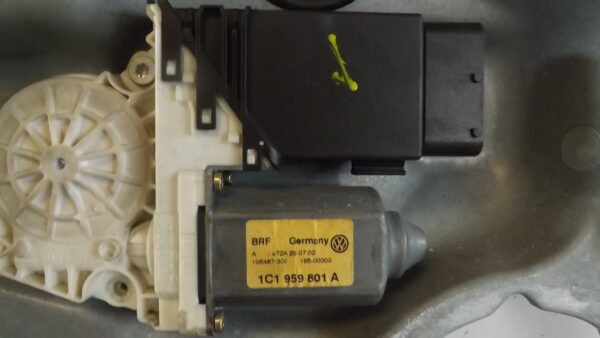MOTOR ELEVALUNAS DELANTERO IZQUIERDO VOLKSWAGEN GOLF IV BERLINA (1J1) 1.9 TDI - Imagen 2