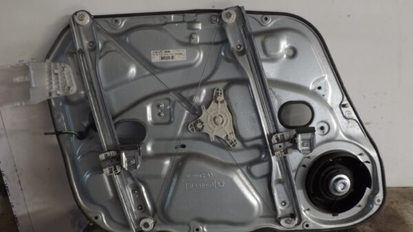 MOTOR ELEVALUNAS DELANTERO DERECHO HYUNDAI I30 1.6 CAT - Imagen 2