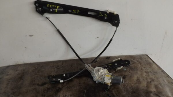 MOTOR ELEVALUNAS DELANTERO DERECHO BMW SERIE 1 BERLINA (E81/E87) 2.0 16V CAT