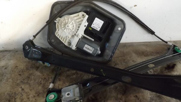MOTOR ELEVALUNAS DELANTERO DERECHO VOLKSWAGEN GOLF V BERLINA (1K1) 1.9 TDI - Imagen 2