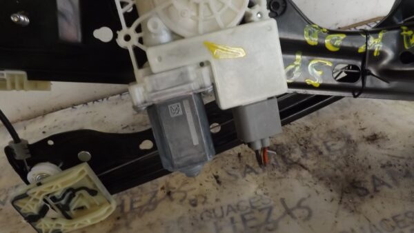 MOTOR ELEVALUNAS DELANTERO DERECHO OPEL ASTRA K LIM. 5TÜRIG 1.4 16V SIDI Turbo - Imagen 2