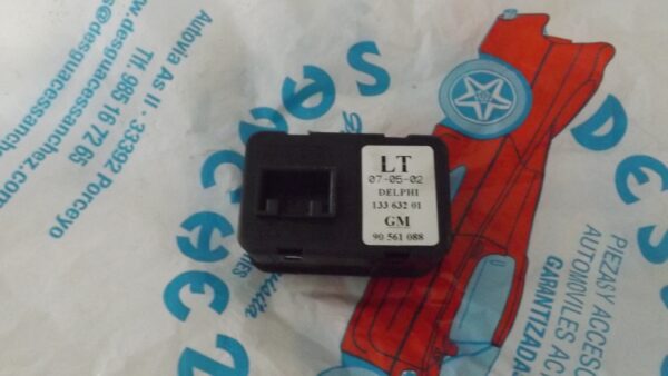 MANDO ELEVALUNAS DELANTERO IZQUIERDO OPEL ZAFIRA A 2.0 16V Turbo CAT (Z 20 LET / L70) - Imagen 2