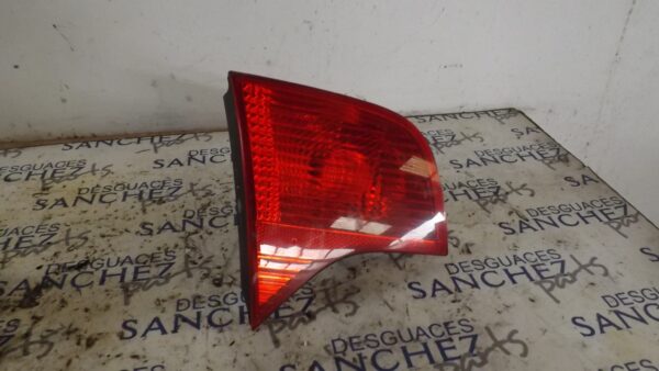 PILOTO TRASERO IZQUIERDO INTERIOR AUDI A4 BERLINA (8E) *