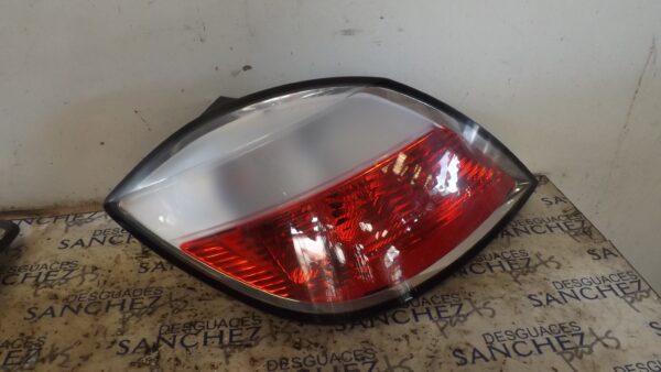 PILOTO TRASERO IZQUIERDO OPEL ASTRA H BER. *