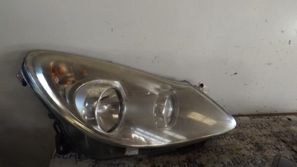 FARO DERECHO OPEL CORSA D *