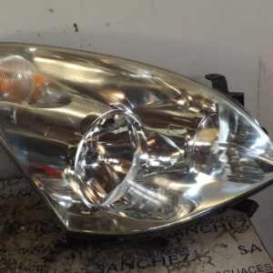 FARO DERECHO TOYOTA COROLLA VERSO (R1) *