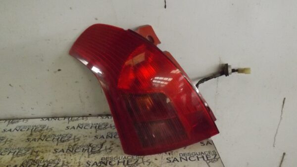 PILOTO TRASERO IZQUIERDO SUZUKI SWIFT BERLINA  (MZ) *