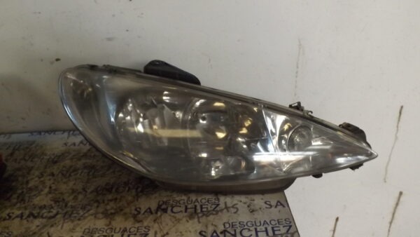 FARO DERECHO PEUGEOT 206 BERLINA *