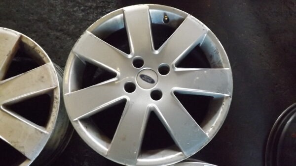 LLANTA FORD FOCUS BERLINA (CAK) *