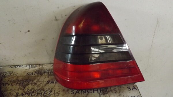 PILOTO TRASERO IZQUIERDO MERCEDES-BENZ BM SERIE 202 T-MODELO *