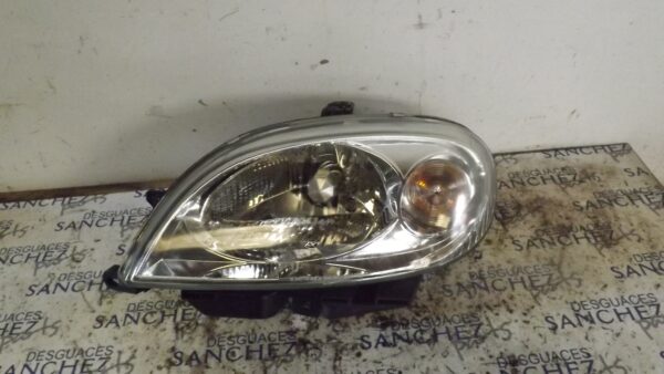 FARO IZQUIERDO CITROEN SAXO *