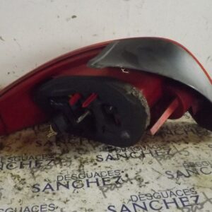 PILOTO TRASERO IZQUIERDO PEUGEOT 206 BERLINA *