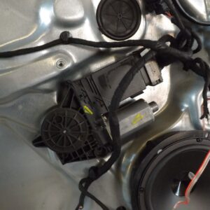 MOTOR ELEVALUNAS DELANTERO IZQUIERDO VOLKSWAGEN PASSAT BERLINA (3B3) 1.9 TDI