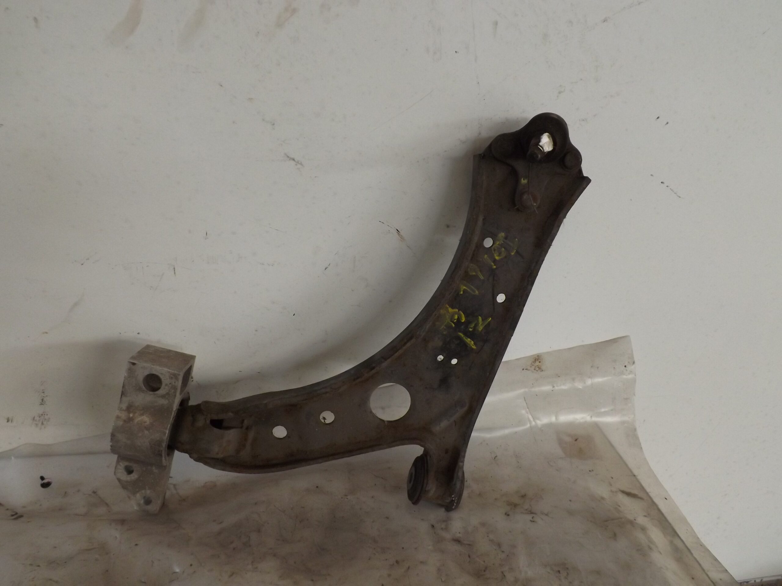 BRAZO SUSPENSION INFERIOR DELANTERO DERECHO AUDI A3 (8P) 2.0 16V TDI