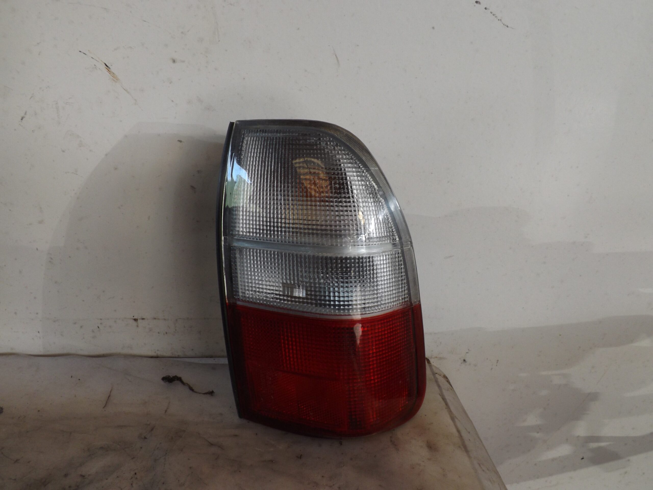PILOTO TRASERO DERECHO MITSUBISHI L 200 (K6/7) 2.5 TD CAT