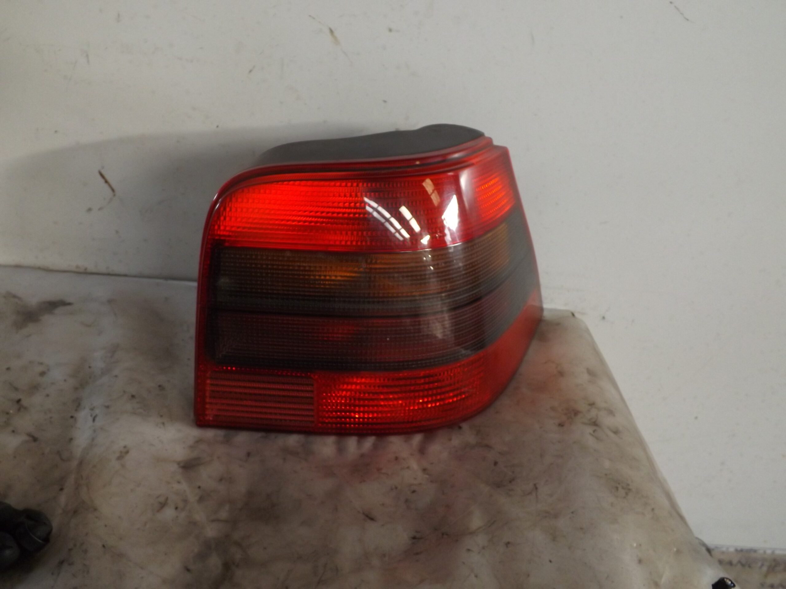 PILOTO TRASERO DERECHO VOLKSWAGEN GOLF IV BERLINA (1J1) 1.9 TDI