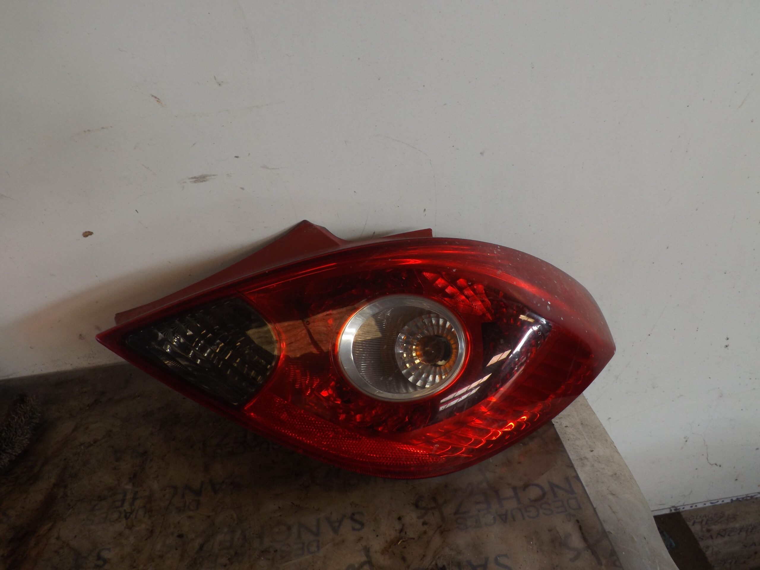 PILOTO TRASERO DERECHO OPEL CORSA D 1.3 16V CDTI
