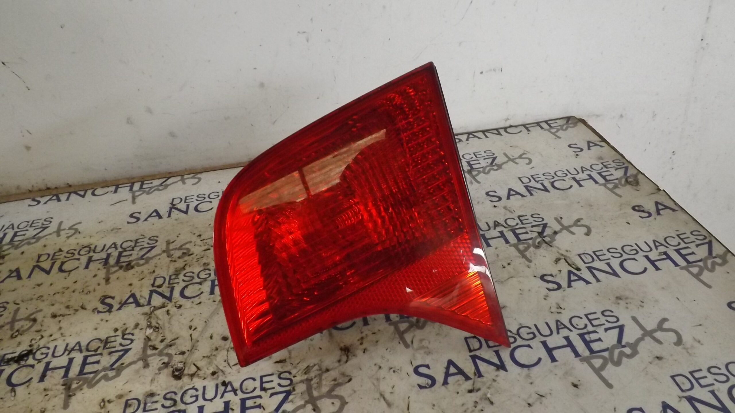 PILOTO TRASERO DERECHO INTERIOR AUDI A4 BERLINA (8E) *