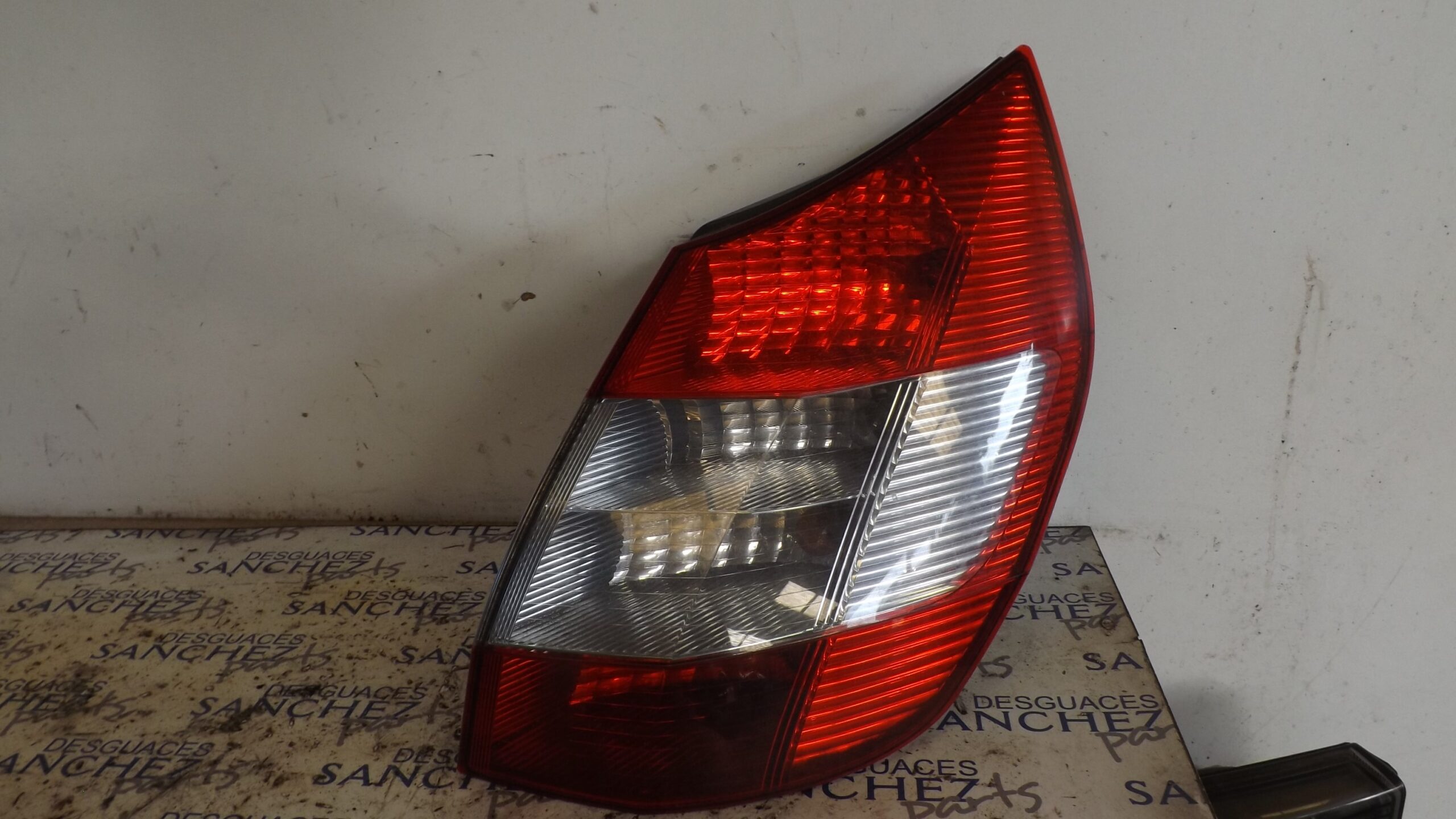 PILOTO TRASERO DERECHO RENAULT SCENIC II *