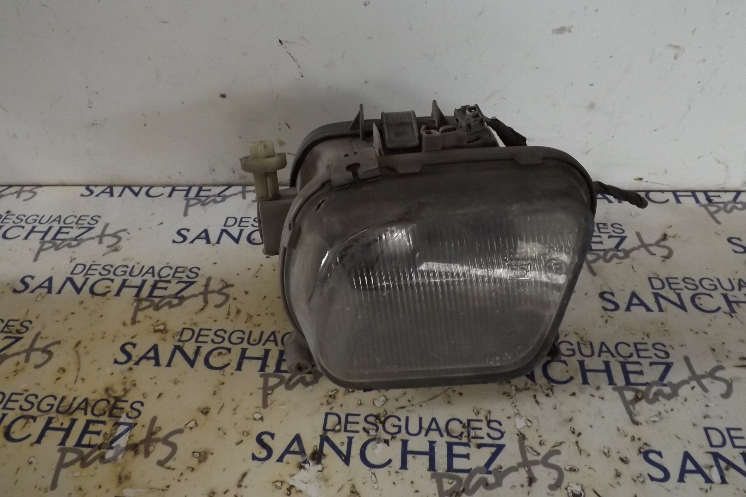 FARO ANTINIEBLA IZQUIERDO MERCEDES-BENZ BM SERIE 210 BERLINA *