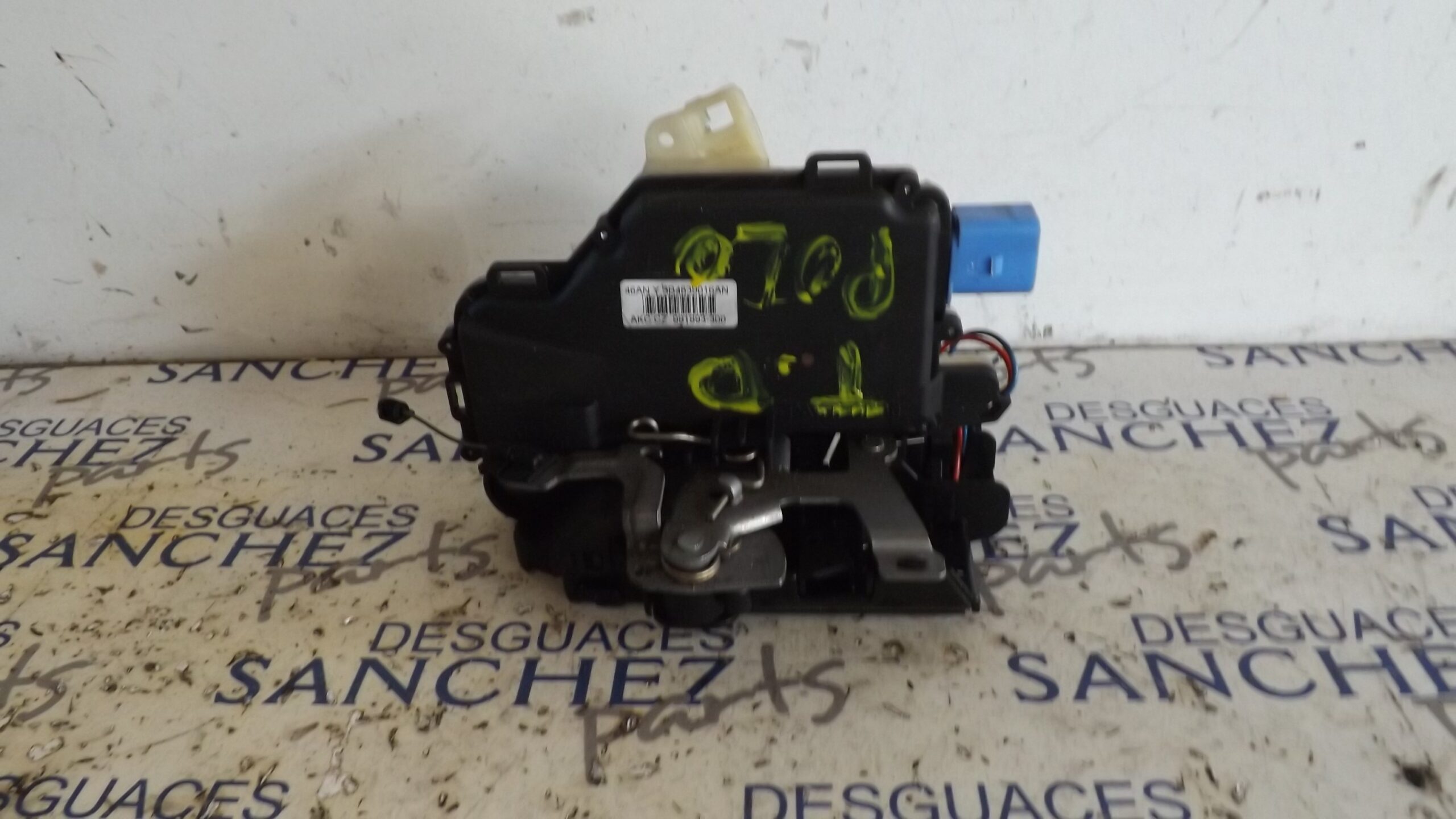 CERRADURA PUERTA TRASERA DERECHA VOLKSWAGEN POLO (9N1) *